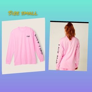VS Pink campus tee small